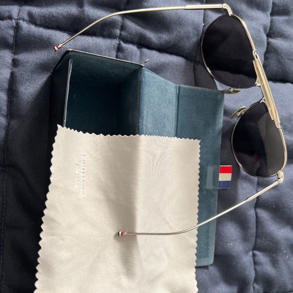 Thom Browne sunglasses featuring mirror aviator lens - Picture 4 of 8